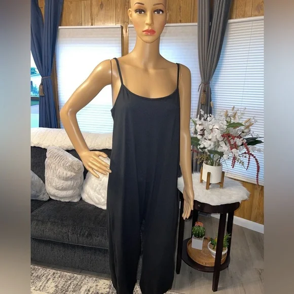 Women’s Solid Sleeveless Jumpsuit Size Medium - Picture 6 of 14